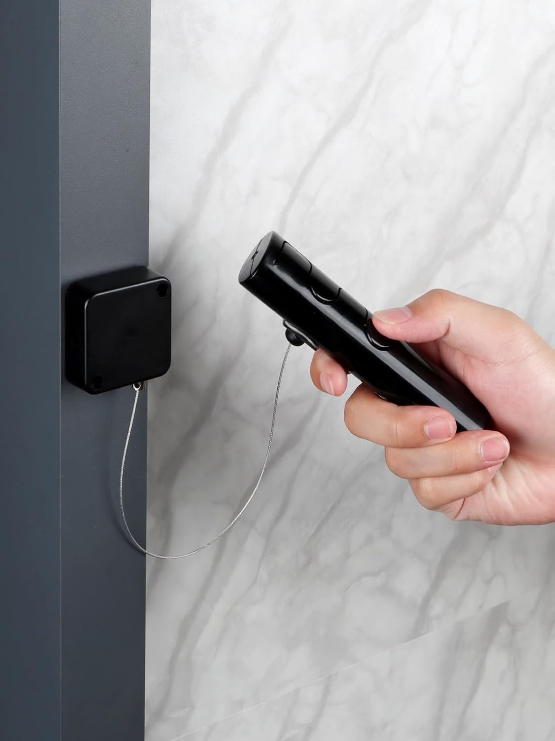 🔒 Retractable Tether Lock